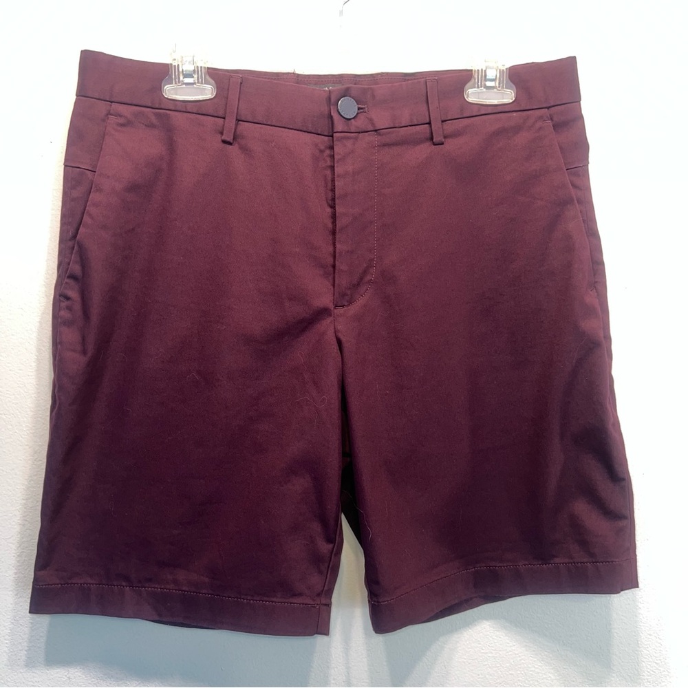 Banana Republic Men's Flat Front Shorts - Burgundy